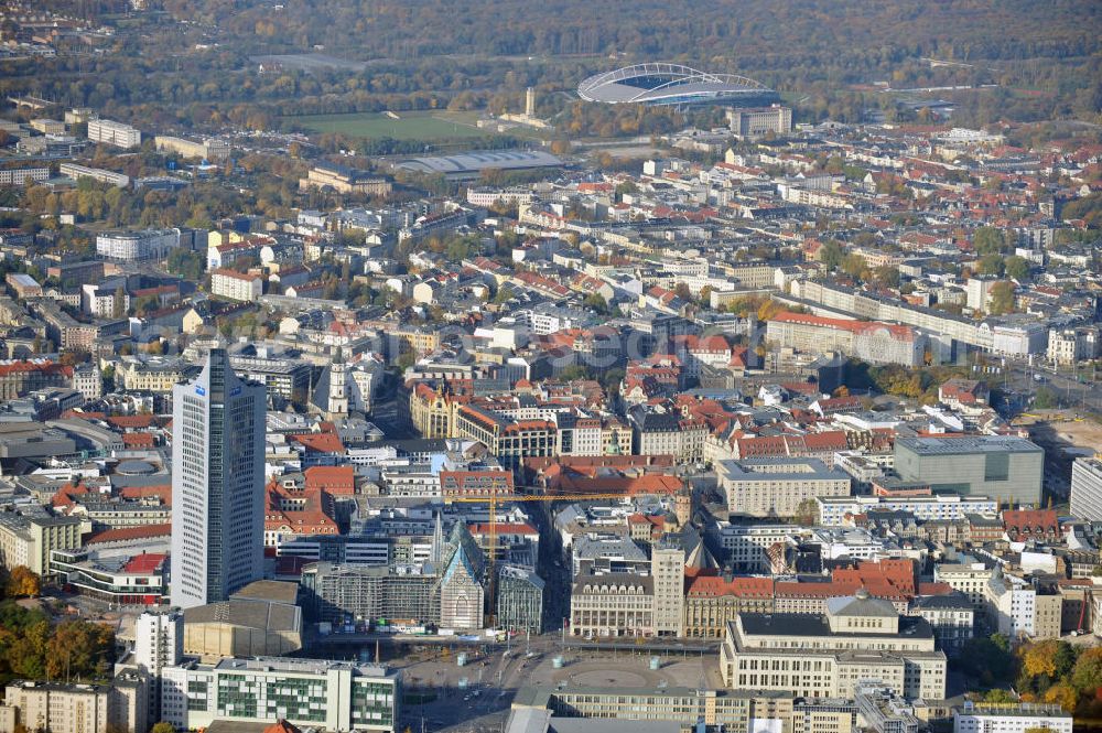 Aerial image Leipzig - Stadtansicht mit Altstadt, MDR Hochhaus, Baustelle vom Neubau des Hauptgebäudes der UNI Leipzig und das Stadion Red Bull Arena. Cityscape with Oldtown, MDR highrise, construction site of the new build university building and the stadium Red Bull Arena.