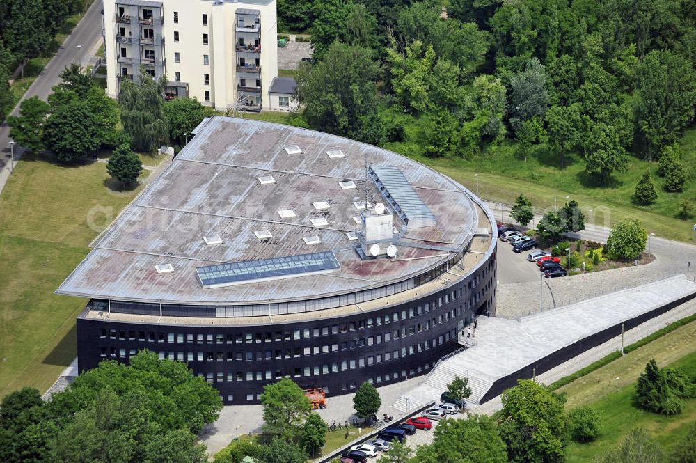 Aerial photograph Magdeburg - Blick auf das MDR Landesfunkhaus Sachsen-Anhalt mit Sitz in Magdeburg. Das 1999 eingeweihte Funkhaus ist innerhalb des MDR verantwortlich für die Landesprogramme in Sachsen-Anhalt sowie Zulieferungen für das Gemeinschaftsprogramm. View of the MDR Broadcasting Center, based in Magdeburg. Inaugurated in 1999, the broadcasting center is within the MDR responsible for the country programs in Saxony-Anhalt as well as supplies for the Community program.