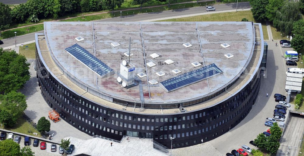 Magdeburg from the bird's eye view: Blick auf das MDR Landesfunkhaus Sachsen-Anhalt mit Sitz in Magdeburg. Das 1999 eingeweihte Funkhaus ist innerhalb des MDR verantwortlich für die Landesprogramme in Sachsen-Anhalt sowie Zulieferungen für das Gemeinschaftsprogramm. View of the MDR Broadcasting Center, based in Magdeburg. Inaugurated in 1999, the broadcasting center is within the MDR responsible for the country programs in Saxony-Anhalt as well as supplies for the Community program.