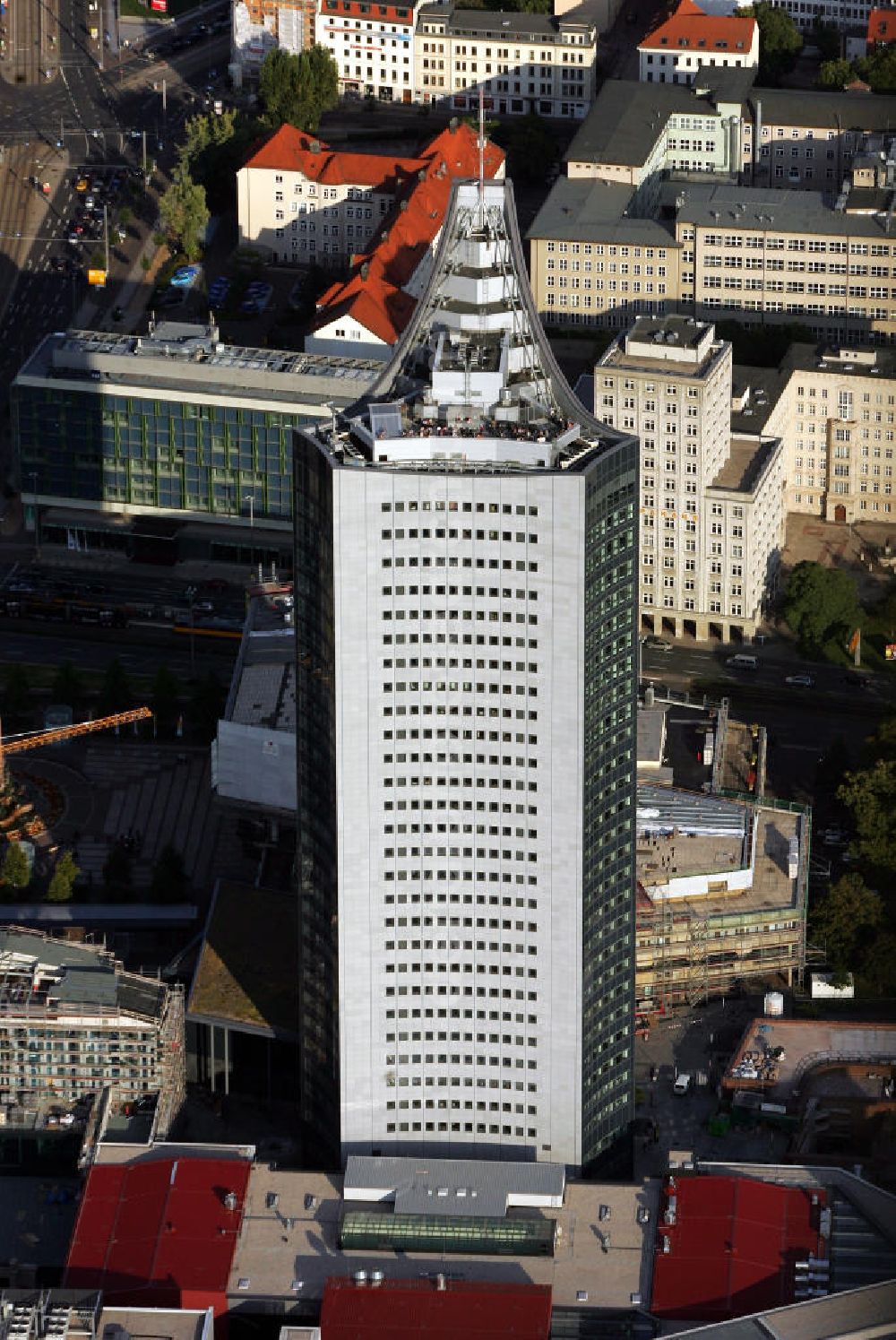 Leipzig from the bird's eye view: Blick auf den MDR - Turm in der Leipziger Innenstadt, früher auch als Uni - Hochhaus bekannt. View of the MDR - tower in the center of Leipzig, formerly known as Uni - rise.