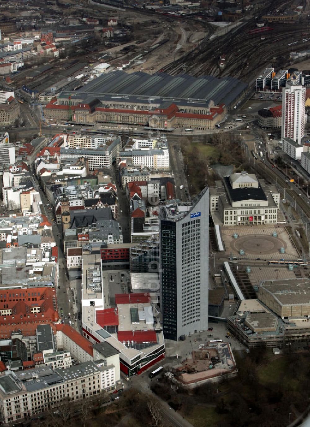 Leipzig from above - Blick auf den MDR - Turm in der Leipziger Innenstadt, früher auch als Uni - Hochhaus bekannt. View of the MDR - tower in the center of Leipzig, formerly known as Uni - rise.