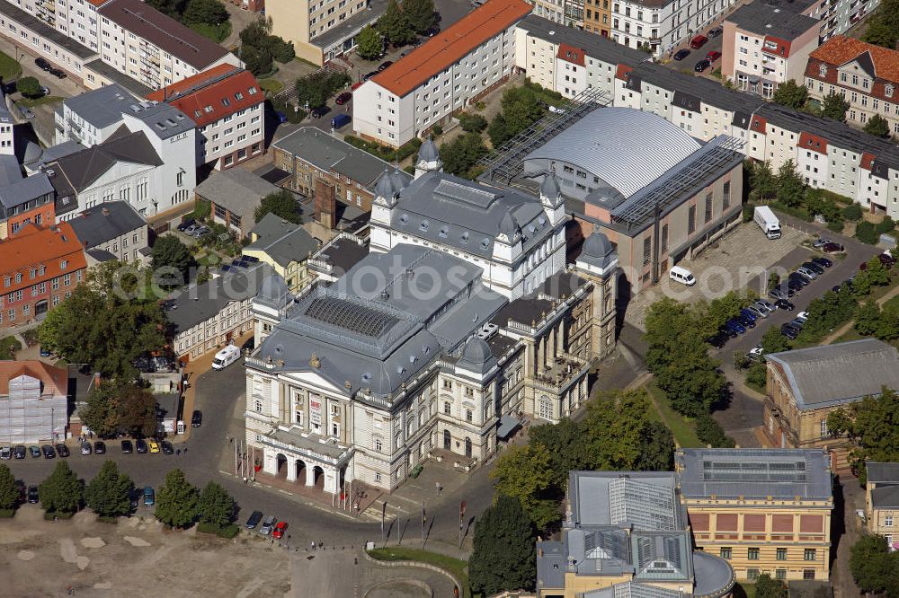 Schwerin from the bird's eye view: Blick auf das Mecklenburgische Staatstheater Schwerin. Es wurde von 1883 - 1886 an der Stelle des alten abgebrannten Theaters im Stil der Italienischen Spätrenaissance errichtet. Höhepunkt sind die alljährlichen Schlossfestspiele Schwerin. View of the Mecklenburg State Theater of Schwerin. It was built from 1883 - 1886 on the site of the old burnt down theater in the style of the Italian Renaissance. Highlights are the annual Castle Festival Schwerin.