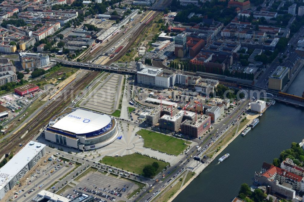 Aerial photograph Berlin - View at the Media Spree area at the Spree near Ostbahnhof between Oberbaum Bridge and Schilling Bridge in the district of Kreuzberg-Friedrichshain in Berlin. Media Spree is one of the biggest investors projects in Berlin. It aims the establishment of communications and media companies along an area approximately 3.7 km long and is appropriate to restructure. The picture shows among others the O2 Arena, the East Side Gallery, the former Post Station and the Oberbaum Bridge