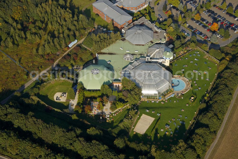 Aerial photograph Bochum - Blick auf die Sauna- und Thermenlandschaft Meditherme Ruhrpark im Stadtbezirk Ost von Bochum in Nordrhein-Westfalen. Das Bad bietet Saunen, Dampfbäder, Pools, Solebecken, Solarien, Gastronomie, Gartenanlagen u.v.m. Kontakt: Medi Spa GmbH, Am Ruhrpark, Kohlleppelsweg 45, 44791 Bochum, Tel. +49 (0) 234 516 570,