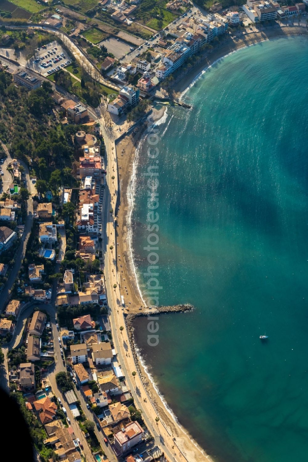 Port de Soller from the bird's eye view: Townscape on the seacoast at the port of Port de SA?ller in Port de Soller in Balearische Insel Mallorca, Spain