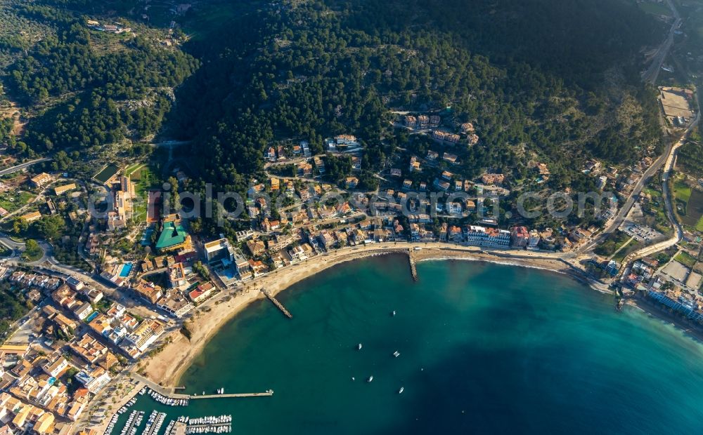 Aerial photograph Port de Soller - Townscape on the seacoast at the port of Port de SA?ller in Port de Soller in Balearische Insel Mallorca, Spain