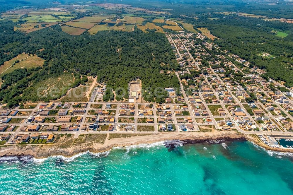 Aerial photograph Son Serra de Marina - Townscape on the seacoast along the Carrer Fra JunA?per Serra in Son Serra de Marina in Balearic island of Mallorca, Spain