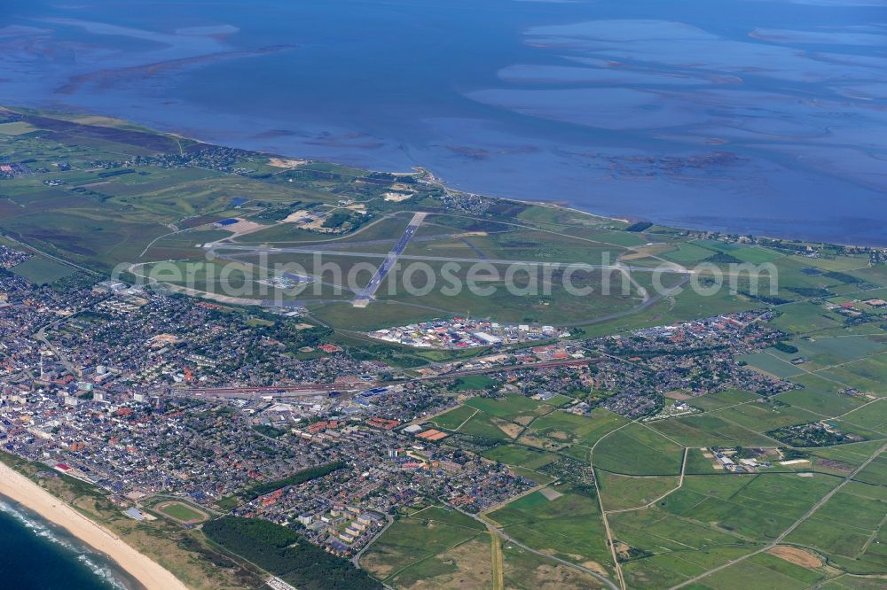 Aerial photograph Westerland - Townscape on the seacoast of Island Sylt in Westerland in the state Schleswig-Holstein