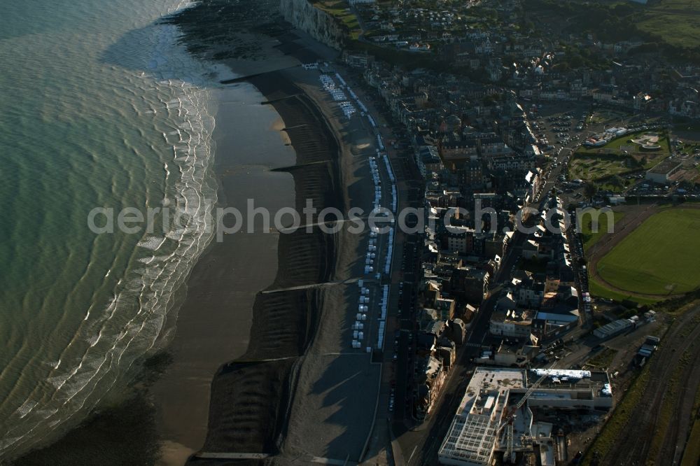 Mers-les-Bains from the bird's eye view: Townscape on the seacoast of Mers-les-Bains in Mers-les-Bains in Nord-Pas-de-Calais Picardy, France