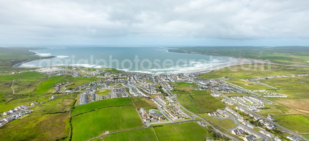 Lahinch from the bird's eye view: Townscape on the seacoast of North Atlantic Ocean in Lahinch in Clare, Ireland