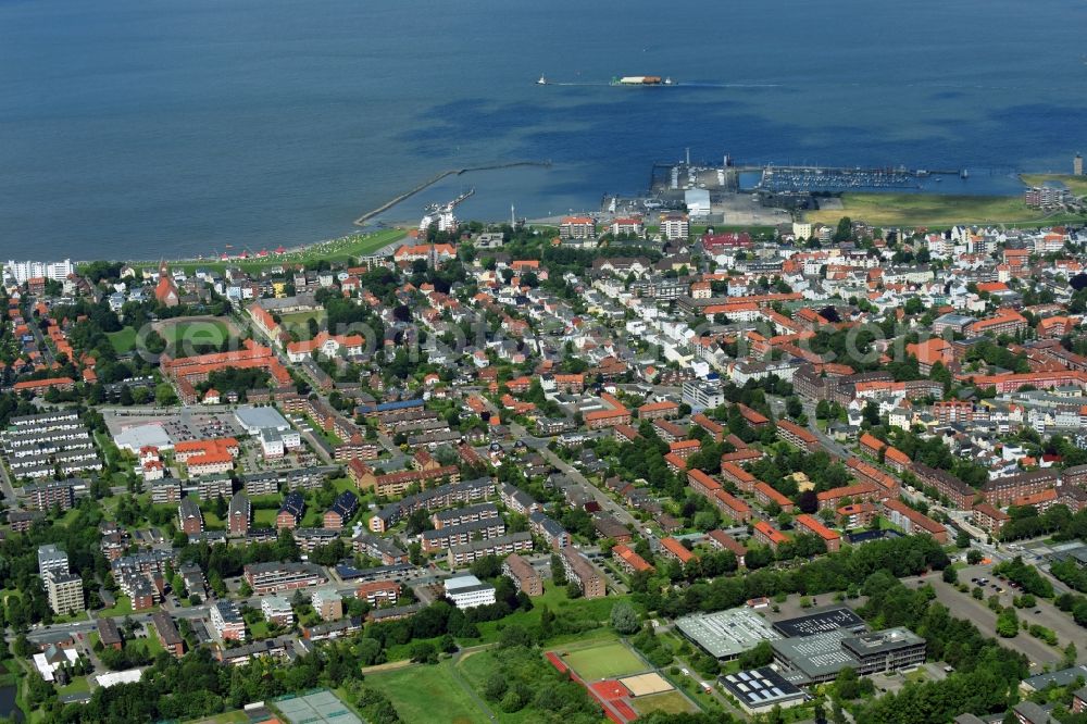 Aerial image Cuxhaven - Townscape on the seacoast of of North Sea in Cuxhaven in the state Lower Saxony, Germany