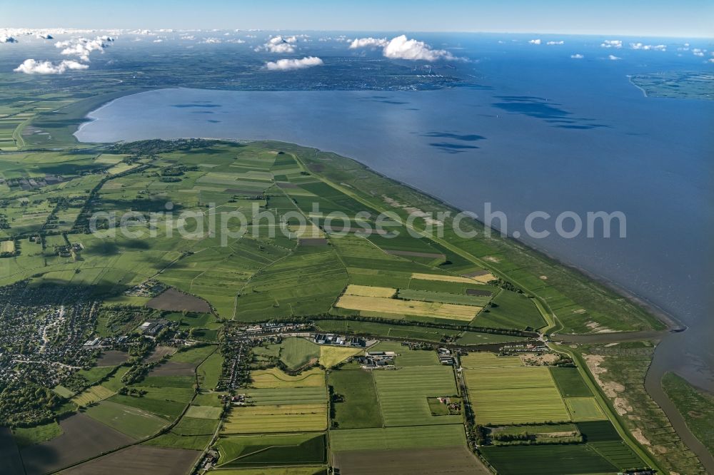 Varel from the bird's eye view: Townscape on the seacoast of Nordsee on Jadebusen in Varel in the state Lower Saxony, Germany