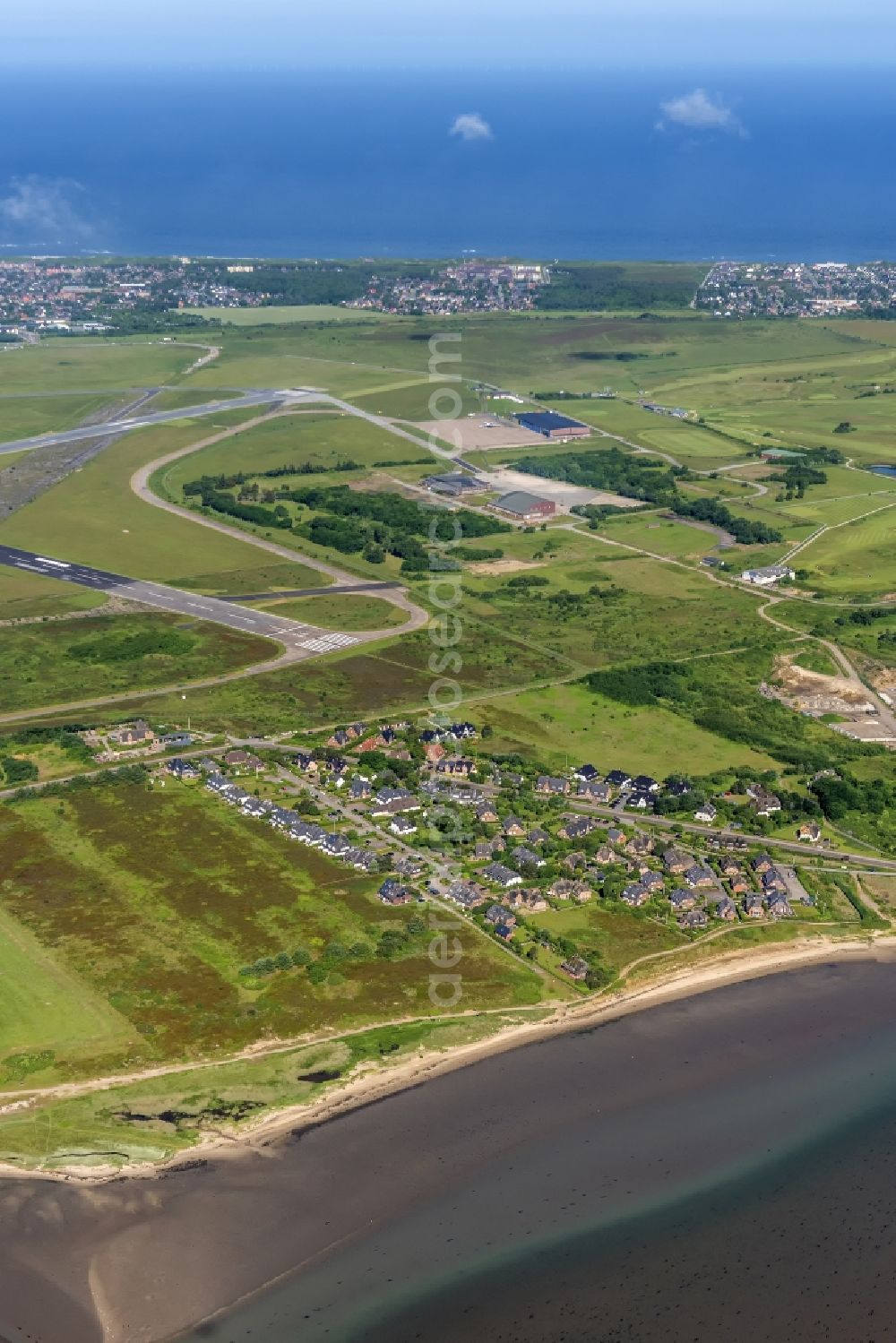 Sylt-Ost from above - Townscape on the seacoast of North Sea in Keitum-Munkmarsch in the state Schleswig-Holstein