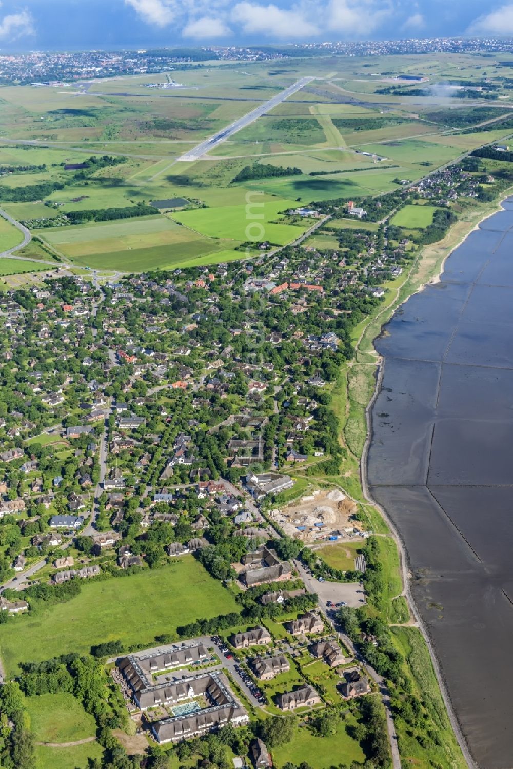 Sylt-Ost from the bird's eye view: Townscape on the seacoast of North Sea in Keitum in the state Schleswig-Holstein