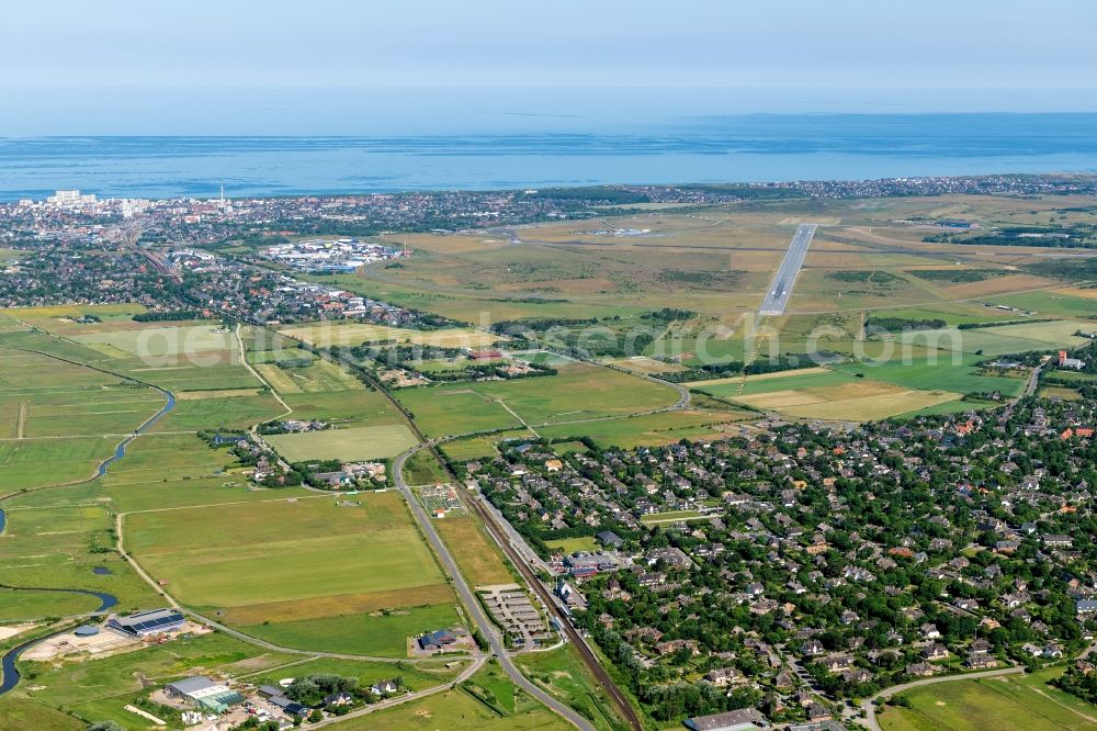 Aerial photograph Sylt-Ost - Townscape on the seacoast of North Sea in Keitum in the state Schleswig-Holstein