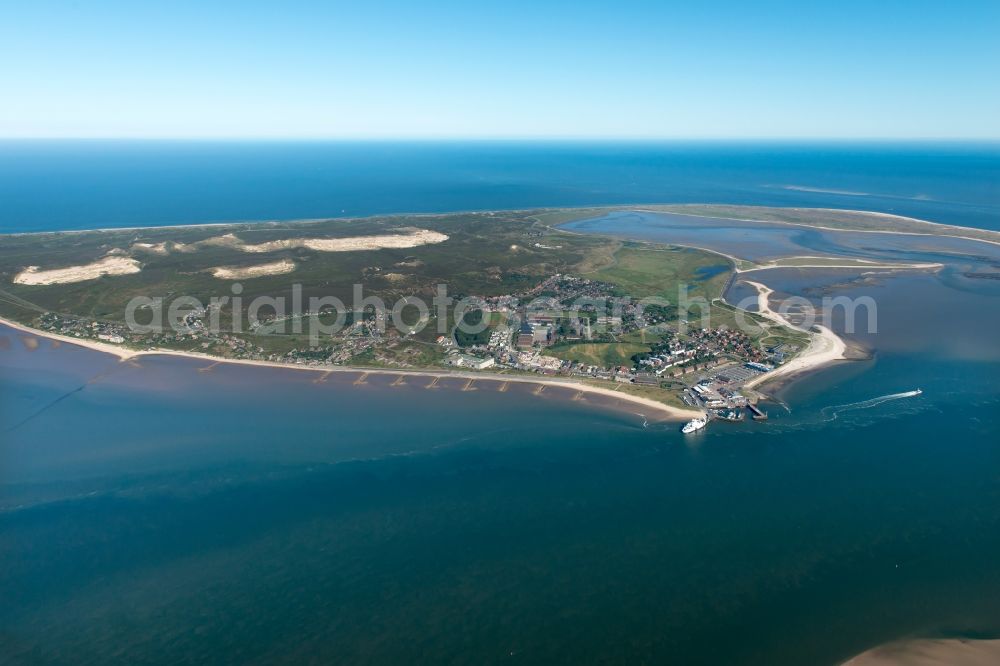 Aerial photograph List - Townscape on the seacoast of of North Sea in List on Sylt in the state Schleswig-Holstein