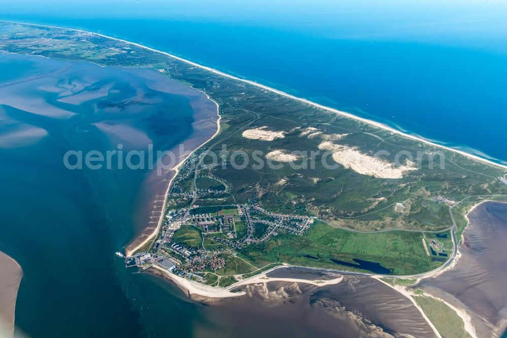 Aerial photograph List - Townscape on the seacoast of of North Sea in List on Sylt in the state Schleswig-Holstein