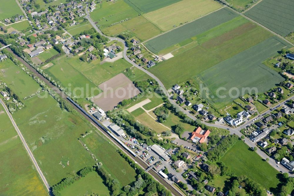 Aerial photograph Morsum - Townscape on the seacoast of North Sea in Morsum in the state Schleswig-Holstein