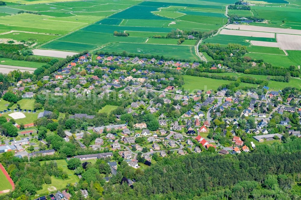 Sankt Peter-Ording from the bird's eye view: Townscape on the seacoast of North Sea in Sankt Peter-Ording in the state Schleswig-Holstein