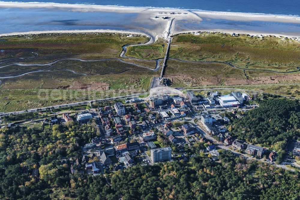 Sankt Peter-Ording from above - Townscape on the seacoast at the North Sea in Sankt Peter-Ording in the state Schleswig-Holstein, Germany