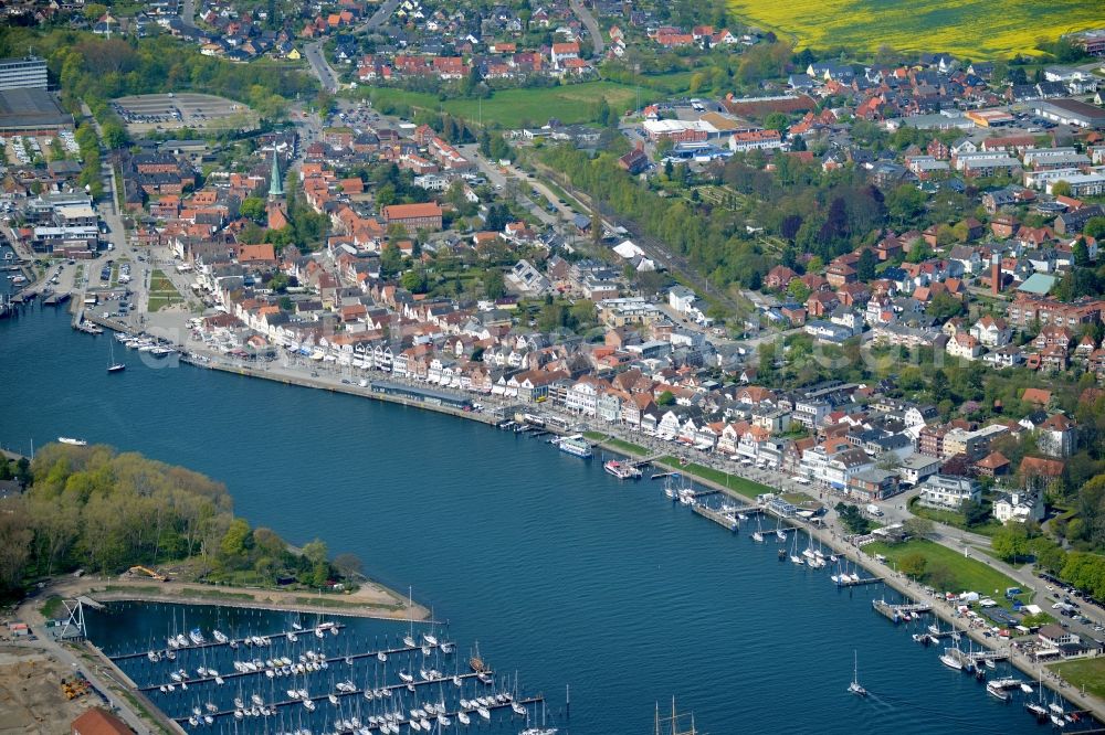 Aerial image Travemünde - Townscape on the seacoast of the North Sea and the course of the Trave in Travemuende in the state Schleswig-Holstein