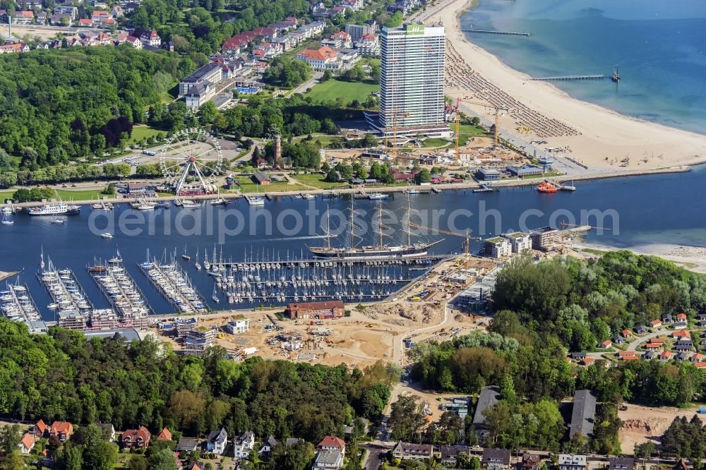 Aerial image Lübeck - Townscape on the seacoast of the North Sea and the course of the Trave in Travemuende in the state Schleswig-Holstein