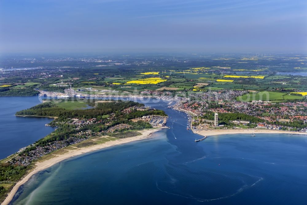 Lübeck from the bird's eye view: Townscape on the seacoast of the North Sea and the course of the Trave in Travemuende in the state Schleswig-Holstein