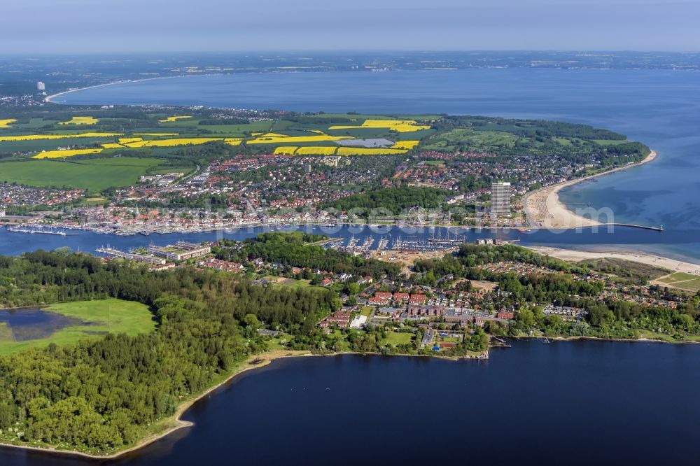 Lübeck from the bird's eye view: Townscape on the seacoast of the North Sea and the course of the Trave in Travemuende in the state Schleswig-Holstein