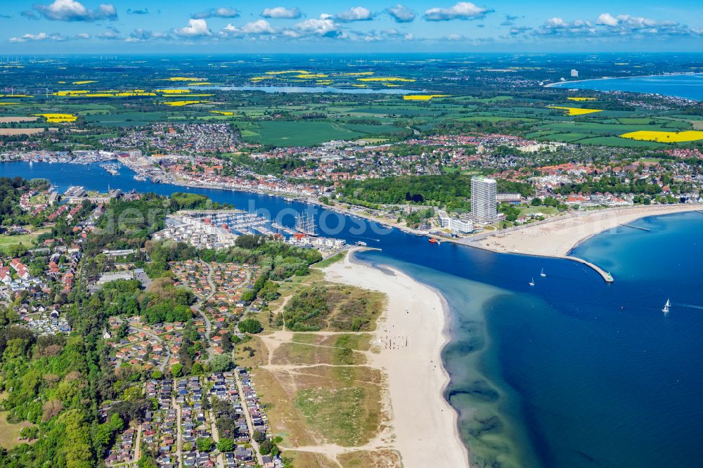 Lübeck from the bird's eye view: Townscape on the seacoast of the North Sea and the course of the Trave in Travemuende in the state Schleswig-Holstein