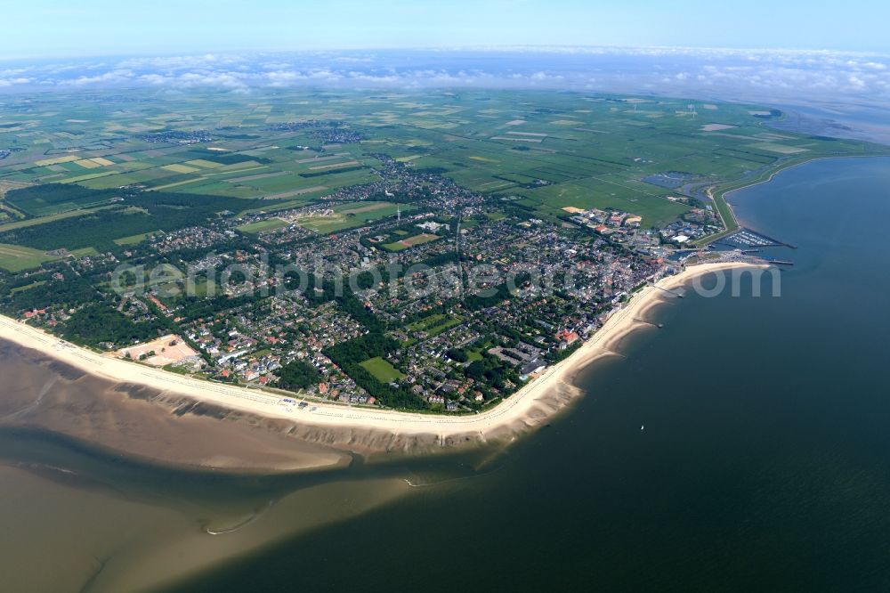 Aerial image Wyk auf Föhr - Townscape on the seacoast of of North Sea in Wyk auf Foehr in the state Schleswig-Holstein