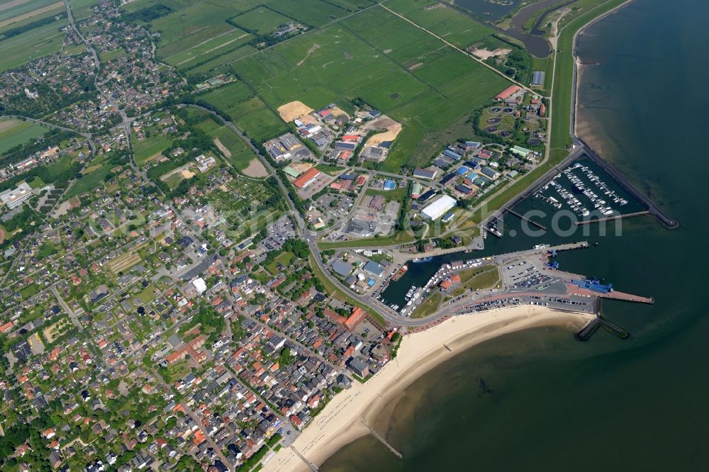 Wyk auf Föhr from the bird's eye view: Townscape on the seacoast of of North Sea in Wyk auf Foehr in the state Schleswig-Holstein