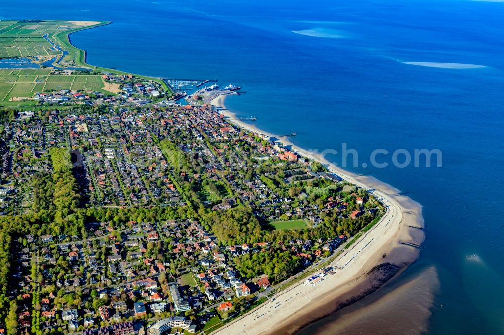 Aerial photograph Wyk auf Föhr - Townscape Wyk with the harbour on the seacoast of North Sea on Foehr island in the state Schleswig-Holstein