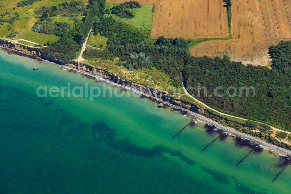 Ahrenshoop from the bird's eye view: Townscape on the seacoast of of Baltic Sea in Ahrenshoop in the state Mecklenburg - Western Pomerania, Germany