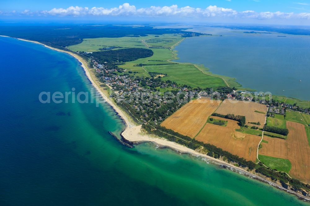 Aerial photograph Ahrenshoop - Townscape on the seacoast of of Baltic Sea in Ahrenshoop in the state Mecklenburg - Western Pomerania, Germany