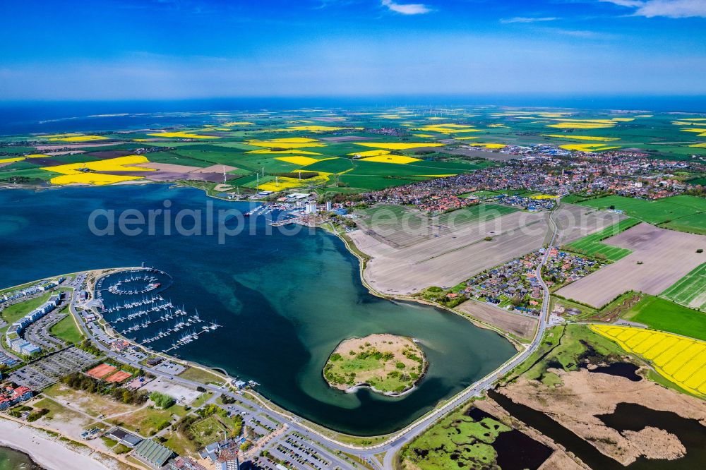 Aerial photograph Burg auf Fehmarn - Townscape on the seacoast of Baltic Sea in Burg auf Fehmarn in the state Schleswig-Holstein