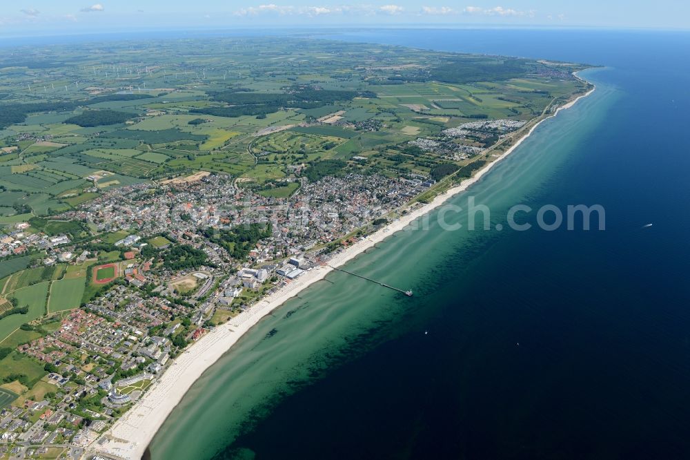 Aerial image Grömitz - Townscape on the seacoast of Baltic Sea in Groemitz in the state Schleswig-Holstein