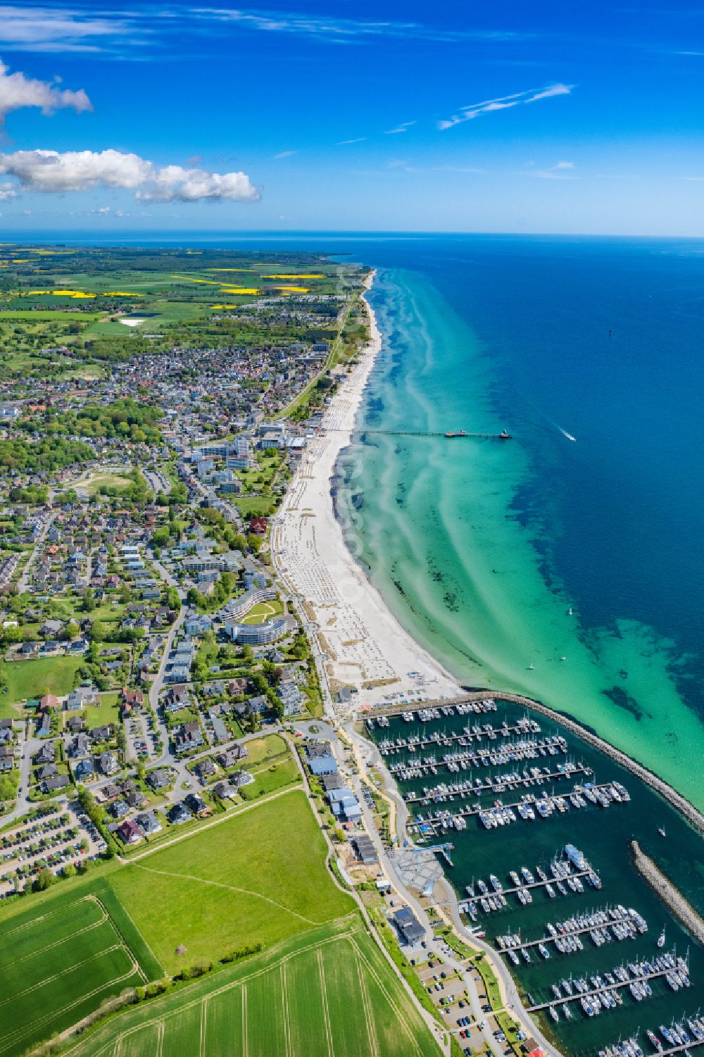 Aerial image Grömitz - Townscape on the seacoast of Baltic Sea in Groemitz in the state Schleswig-Holstein