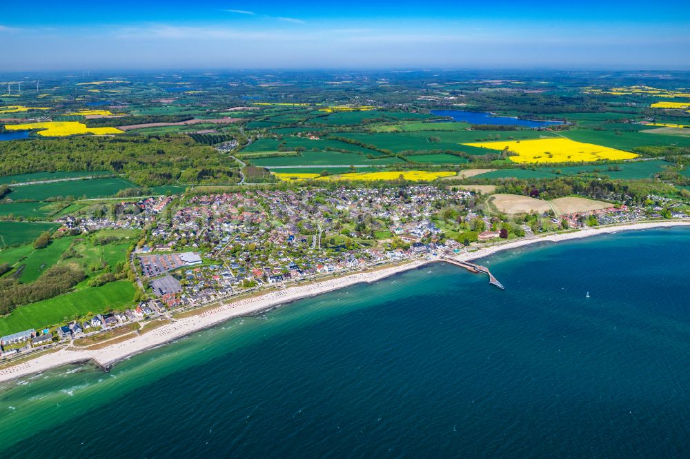 Aerial photograph Scharbeutz - Townscape on the seacoast of Baltic Sea in Haffkrug in the state Schleswig-Holstein