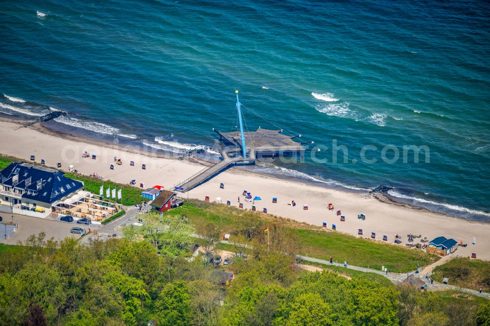 Aerial photograph Hohwacht (Ostsee) - Sea coast of the Baltic Sea in Hohwacht with the platform Flounder in the state of Schleswig-Holstein