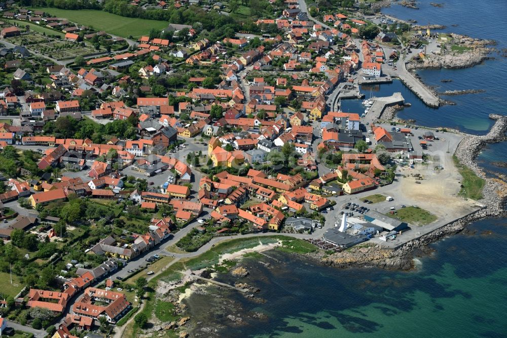 Allinge from the bird's eye view: Townscape on the seacoast of Baltic Sea on Bornholm Island in Allinge in Region Hovedstaden, Denmark