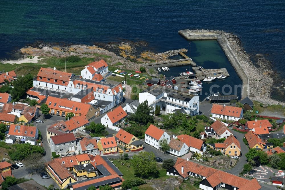 Aerial photograph Allinge- Sandvig - Townscape on the seacoast of Baltic Sea on Bornholm Island in Allinge- Sandvig in Region Hovedstaden, Denmark