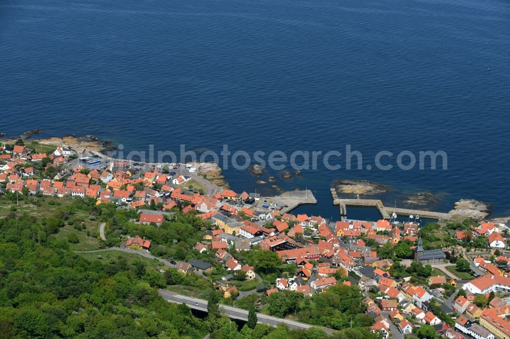 Aerial photograph Gudhjem - Townscape on the seacoast of Baltic Sea on Bornholm Island in Gudhjem in Region Hovedstaden, Denmark