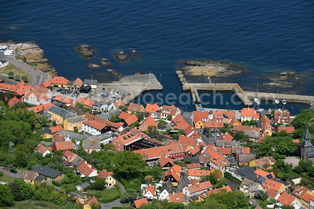 Aerial photograph Gudhjem - Townscape on the seacoast of Baltic Sea on Bornholm Island in Gudhjem in Region Hovedstaden, Denmark