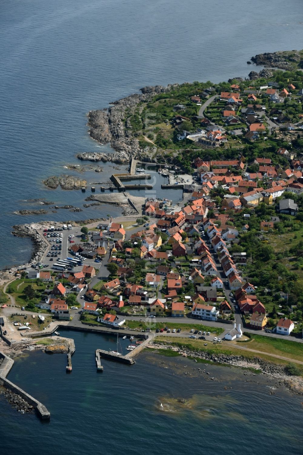 Aerial photograph Gudhjem - Townscape on the seacoast of Baltic Sea on Bornholm Island in Gudhjem in Region Hovedstaden, Denmark