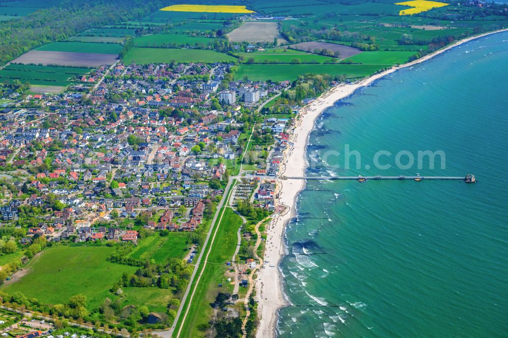 Aerial image Kellenhusen - Townscape on the seacoast of Baltic Sea in Kellenhusen in the state Schleswig-Holstein