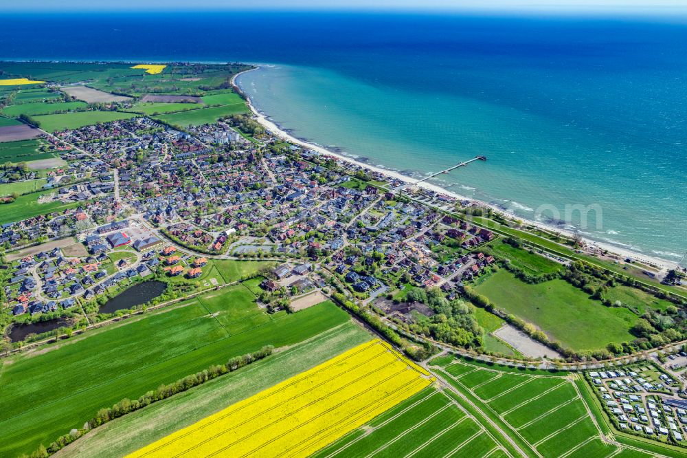 Aerial photograph Kellenhusen - Townscape on the seacoast of Baltic Sea in Kellenhusen in the state Schleswig-Holstein