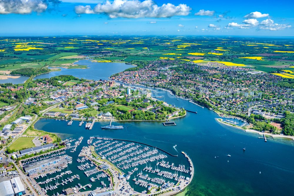 Neustadt in Holstein from the bird's eye view: Townscape on the seacoast of Baltic Sea in Neustadt in Holstein in the state Schleswig-Holstein