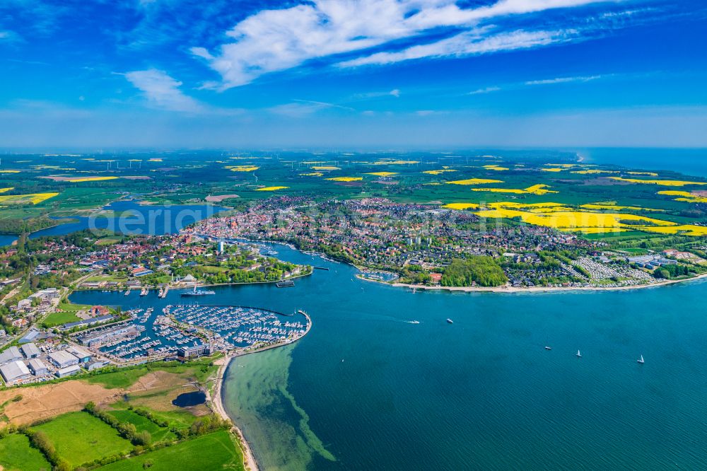 Neustadt in Holstein from the bird's eye view: Townscape on the seacoast of Baltic Sea in Neustadt in Holstein in the state Schleswig-Holstein