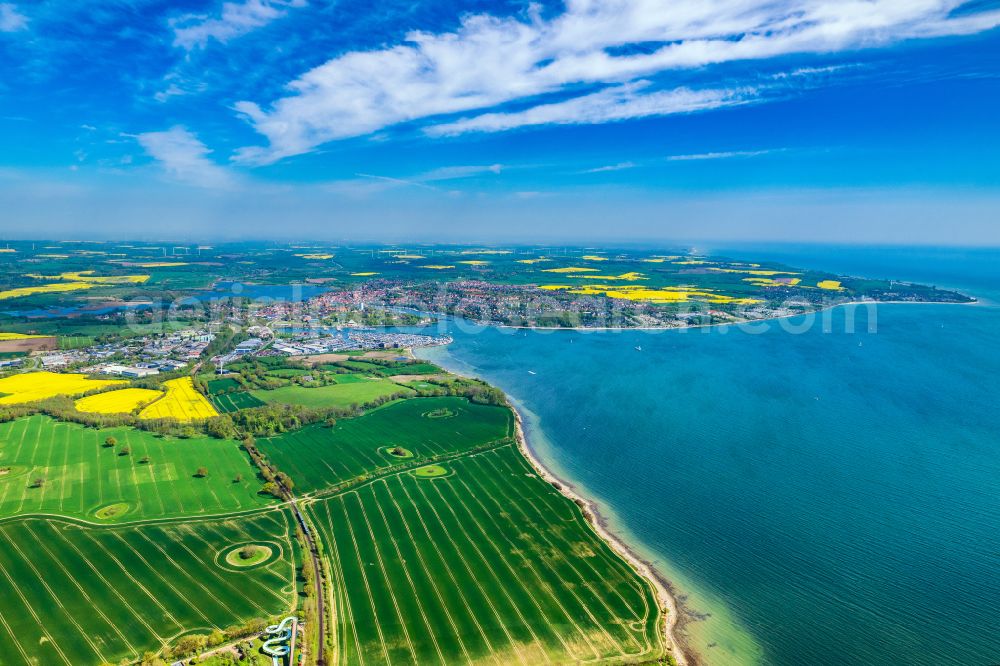 Neustadt in Holstein from the bird's eye view: Townscape on the seacoast of Baltic Sea in Neustadt in Holstein in the state Schleswig-Holstein