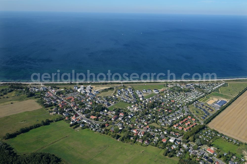 Börgerende-Rethwisch from the bird's eye view: Townscape on the seacoast of the Baltic Sea in the district Boergerende in Boergerende-Rethwisch in the state Mecklenburg - Western Pomerania